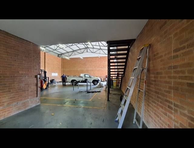 410M² WAREHOUSE TO LET IN SEBENZA